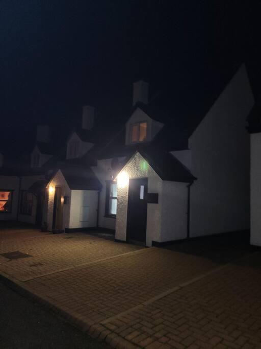 Cottage By The Sea Greencastle 格林卡斯尔 外观 照片